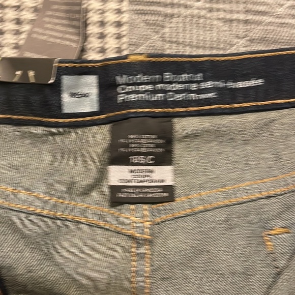 New With Tags Modern Fit High Rose Slim Hip and Thigh Boot Cut Jeans - Picture 2 of 4